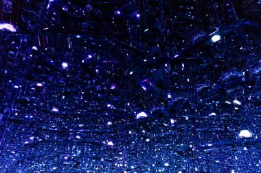 Tokyo, Japonya - 19 Temmuz 2024: Sınır tanımayan balon evren dijital sanat sergisi Azabudai Hills, Tokyo, Japonya 'daki Mori İnşaat Dijital Sanat Müzesinde