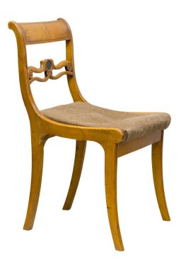 Bu eski ahşap sandalye zarifçe eğimli bir sırt ve bacaklar içeriyor, döşemeli bir koltukla birleşince rahatlık katıyor. Klasik tasarımı, zamansız zarafeti ve işçiliği yansıtır..