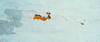 Görünür aşınma ve kentsel karakter ile desenli arka plan hafif tuğla sergiliyor.