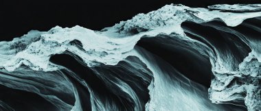 Çağdaş duvar kağıdı tasarımı desenli efektli yatay fırça darbelerini gösterir.