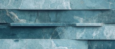 Üst üste dizilmiş dikdörtgen fayanslar modern ve minimalist bir estetik oluşturur.