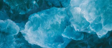 Yumuşak mavi suluboya yıkama yaratıcı projeler için rahatlatıcı bir zemin sağlar.