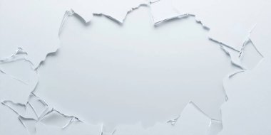 Bir pankart, vitrin tasarımları için ideal merkezi boş bir alan içerir. Kenarları buzlu cam kırıklarıyla süslenmiş. İlginç bir zıtlık ve temiz gölgeler yaratıyor..