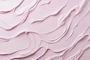 Bu görseller düz pembe plastik bir yüzey ve mat bir kaplama sergiliyor. Nazik dalgalar çeşitli tasarım uygulamaları için modern bir estetik yaratır..
