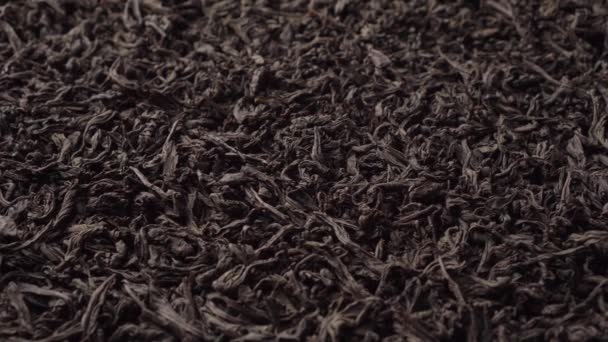 Tło Czarny Luźny Liść Herbata Powoli Obracam Się Zbliżenie Kąt — Wideo stockowe