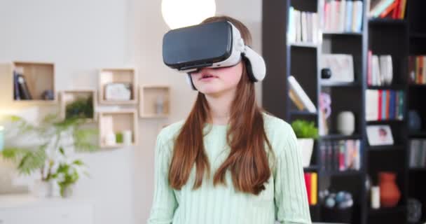 Close Young Teen Girl Playing Games Wearing Goggles Standing Spacious — Stock Video