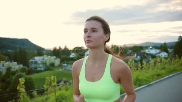 Vollständige Ansicht Der Hart Arbeitenden Meisterin Des Joggingtrainings Vor Dem — Stockvideo