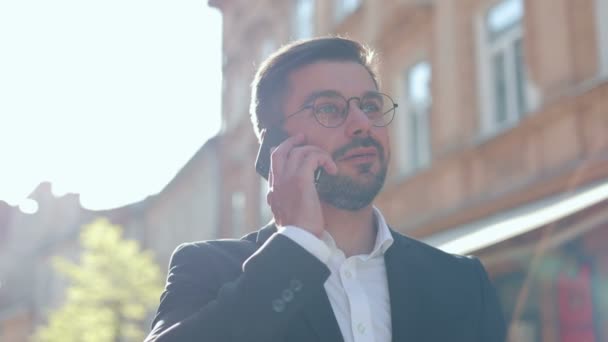 Bell Uomo Che Parla Cellulare Strada All Aperto Allegro Uomo — Video Stock