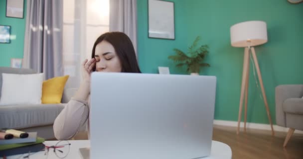 Frusztrált Stresszes Ideges Diák Megbirkózni Migrén Érzés Szorongás Fájdalom Nyomás — Stock videók