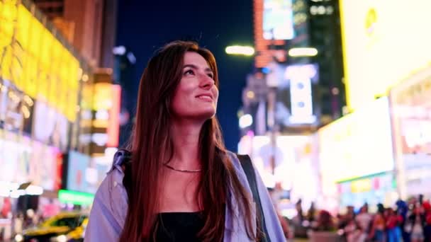Portré Vidám Vonzó Kaukázusi Nőről Times Square Usa Aranyos Szép — Stock videók