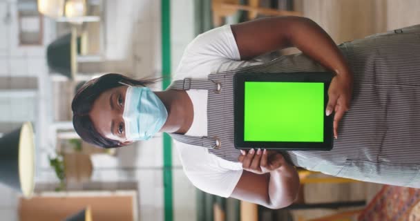 Vertical Orientation Happy Young African American Beautiful Woman Worker Medical — Stockvideo