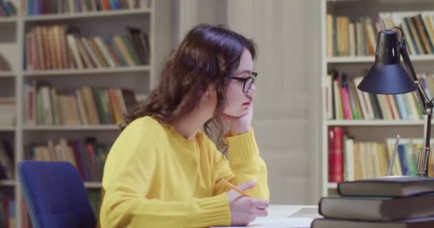 Side View Caucasian Young Beautiful Female Glasses Studying Library Writing — Stock Video