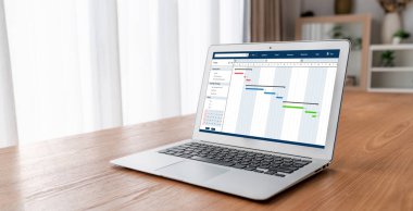 Ekip projesinin zaman çizelgesini gösteren bilgisayar ekranında, modern iş projesi yönetimi için proje planlama yazılımı
