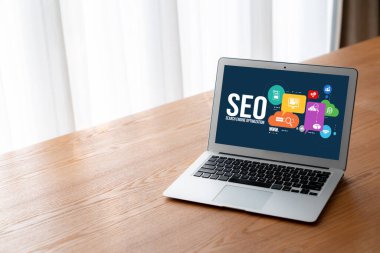 Model e-ticaret için SEO arama motoru optimizasyonu ve bilgisayar ekranında gösterilen çevrimiçi perakende işi