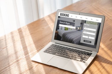 Çevrimiçi otel konaklama rezervasyon sitesi mod rezervasyon sistemi sağlar. Seyahat teknolojisi kavramı .