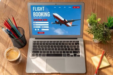 Online uçuş rezervasyon sitesi mod rezervasyon sistemi sağlar. Seyahat teknolojisi kavramı .
