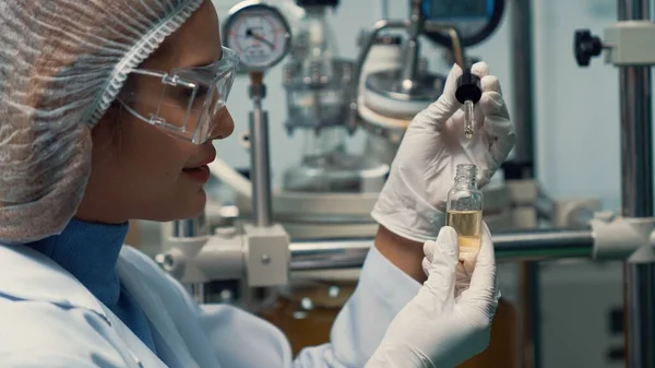 Scientist Test Cbd Hemp Oil Product Curative Cbd Lab Hemp —  Fotos de Stock