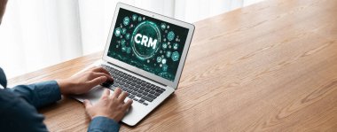 CRM işletme ve işletme için modern bilgisayarda müşteri ilişkileri yönetim sistemi