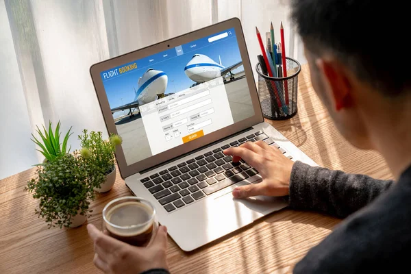 Διαδικτυακή Ιστοσελίδα Κράτησης Πτήσεων Παρέχει Modish Σύστημα Κρατήσεων Έννοια Ταξιδιωτικής — Φωτογραφία Αρχείου