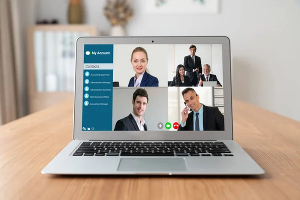 商务人员参加现代商务办公室员工虚拟小组会议的视频会议 — 图库照片