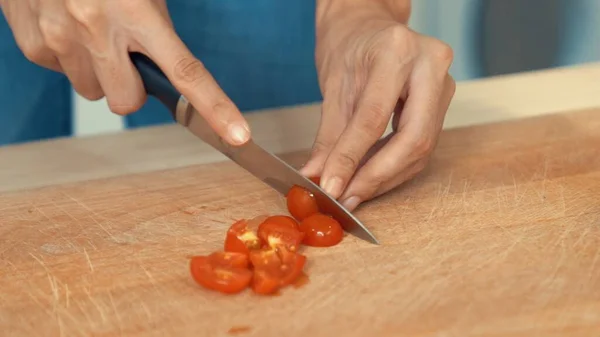 Close Hands Holding Knife Preparing Contented Meal Sliced Tomatoes Other — Stock fotografie