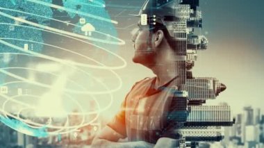 Gelecekteki bina inşaatı ve HUD hologram grafik tasarımı ile yaratıcı mühendislik projesi konsepti. İnşaat mühendisi, mimar ya da inşaat işçisi modern sivil teknoloji ile çalışıyor..