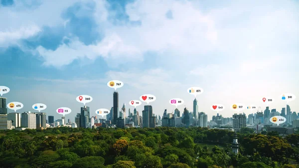 Sociale Media Pictogrammen Vliegen Stad Centrum Toont Mensen Wederkerigheid Verbinding — Stockfoto