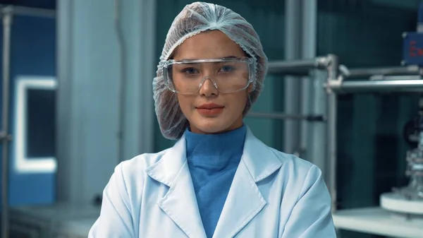 Portrait Woman Scientist Uniform Working Curative Laboratory Chemical Biomedical Experiment — Foto de Stock