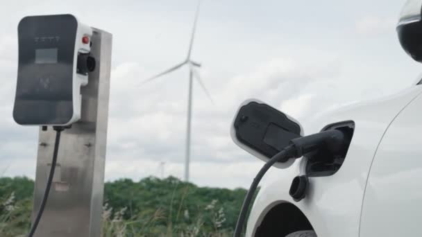 지속적 에너지 인프라 자동차 충전에 전하는 에너지 터빈에서 환경을 보존하기 — 비디오