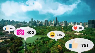 Sosyal medya simgeleri, sosyal ağ uygulama platformu üzerinden insanların karşılıklı bağlantılarını gösteriyor. Çevrimiçi toplum ve sosyal medya pazarlama stratejisi kavramı .