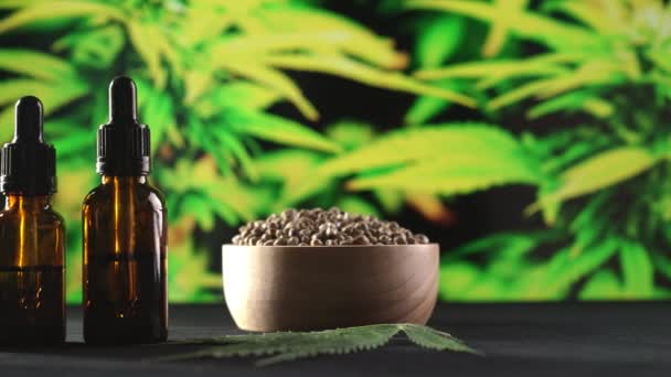 Prodotti Marijuana Legalizzati Piante Cannabis Foglie Canapa Bottiglia Olio Cbd — Video Stock