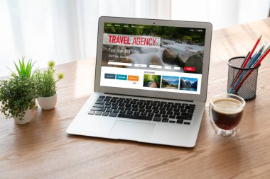 Model arama ve seyahat planlama için internet sitesi uçuş, otel ve tur rezervasyonları için anlaşma ve paket sunuyor