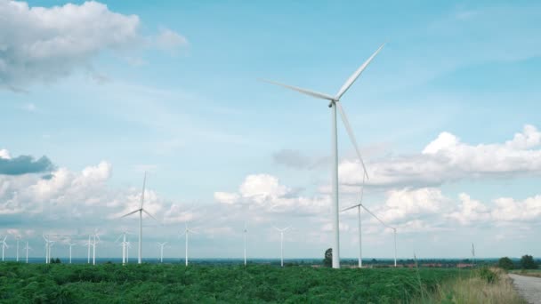 Fortschrittliche Nutzung Der Windkraft Als Erneuerbare Energiequelle Die Moderne Lebensweise — Stockvideo