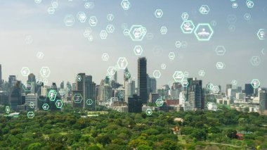 Çevre kirliliğini azaltmak ve ESG hedeflerine ulaşmak için temiz enerji, geri dönüşüm ve sıfır atık yönetimi yoluyla sürdürülebilir değişim kavramına doğru kayan yeşil şehir teknolojisi .