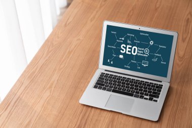 Model e-ticaret için SEO arama motoru optimizasyonu ve bilgisayar ekranında gösterilen çevrimiçi perakende işi