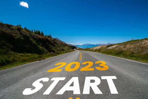 2023 Roadtrip Zum Neuen Jahr Und Zukunftsvision Naturlandschaft Mit Autobahnstraße — Stockfoto