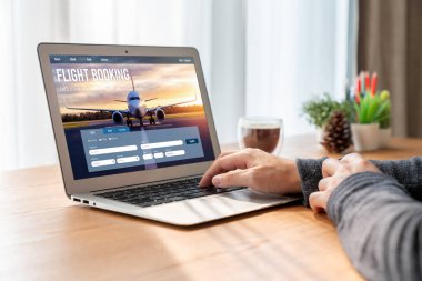 Online uçuş rezervasyon sitesi mod rezervasyon sistemi sağlar. Seyahat teknolojisi kavramı .