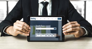 Çevrimiçi otel konaklama rezervasyon sitesi mod rezervasyon sistemi sağlar. Seyahat teknolojisi kavramı .