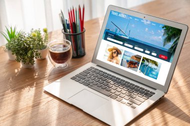 Model arama ve seyahat planlama için internet sitesi uçuş, otel ve tur rezervasyonları için anlaşma ve paket sunuyor