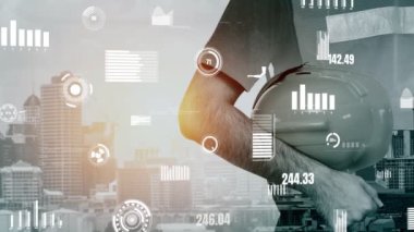 Gelecekteki bina inşaatı ve HUD hologram grafik tasarımı ile yaratıcı mühendislik projesi konsepti. İnşaat mühendisi, mimar ya da inşaat işçisi modern sivil teknoloji ile çalışıyor..