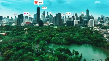 Sosyal medya simgeleri, sosyal ağ uygulama platformu üzerinden insanların karşılıklı bağlantılarını gösteriyor. Çevrimiçi toplum ve sosyal medya pazarlama stratejisi kavramı .