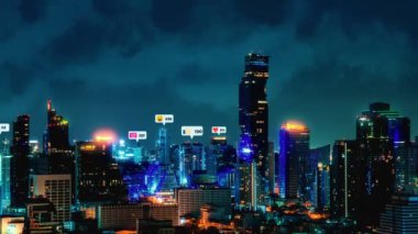 Sosyal medya simgeleri, sosyal ağ uygulama platformu üzerinden insanların karşılıklı bağlantılarını gösteriyor. Çevrimiçi toplum ve sosyal medya pazarlama stratejisi kavramı .