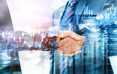 Ekonomik refah ve para teknolojisinin varlık geçmişi üzerine iş tokalaşması. Değerli borsaya yatırım yaparak ekonomik ve finansal büyüme ile refah kar birimi ticareti elde edilir