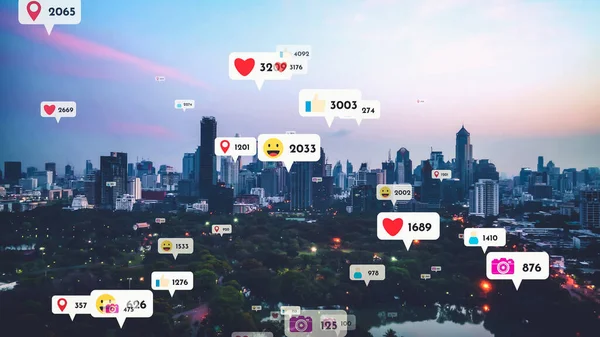 Social Media Ikonen Fliegen Über Die Innenstadt Und Zeigen Die — Stockfoto