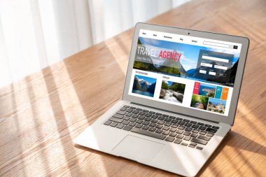 Model arama ve seyahat planlama için internet sitesi uçuş, otel ve tur rezervasyonları için anlaşma ve paket sunuyor