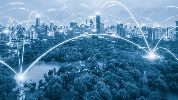 Έξυπνη Ψηφιακή Πόλη Σύνδεση Δικτύου Αμοιβαιότητας Πάνω Από Αστικό Τοπίο — Φωτογραφία Αρχείου