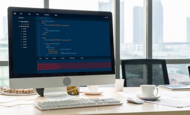 Model uygulama ve program kodlaması için bilgisayar ekranında yazılım geliştirme programlama
