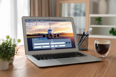 Online uçuş rezervasyon sitesi mod rezervasyon sistemi sağlar. Seyahat teknolojisi kavramı .