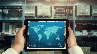 Depo yönetimi, mal teslimatının gerçek zamanlı izlenmesi için bilgisayarda becerikli bir yazılım. Bilgisayar ekranı, depolama ve tedarik zinciri dağılımı için akıllı envanter göstergesi .