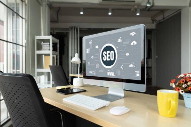 Model e-ticaret için SEO arama motoru optimizasyonu ve bilgisayar ekranında gösterilen çevrimiçi perakende işi
